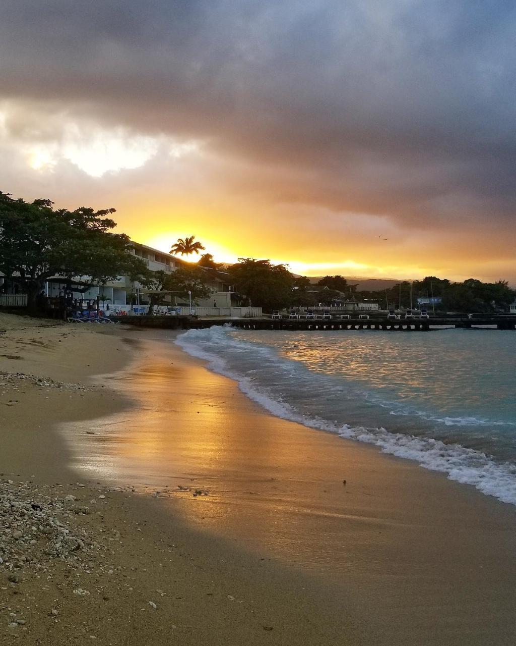 Kaz Kreol Beach Hotel Ocho Rios Ngoại thất bức ảnh
